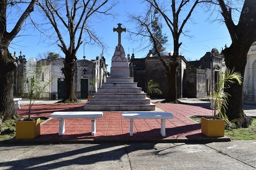 CEMENTERIO INTERIOR