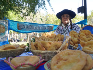 Lee más sobre el artículo ¡PREPARATE PARA VER Y PROBAR LA TORTA FRITA MAS GRANDE DEL MUNDO!